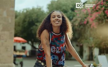 Dominicana Smiles At You