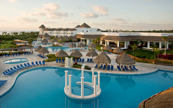 Grand Sunset Princess pool area