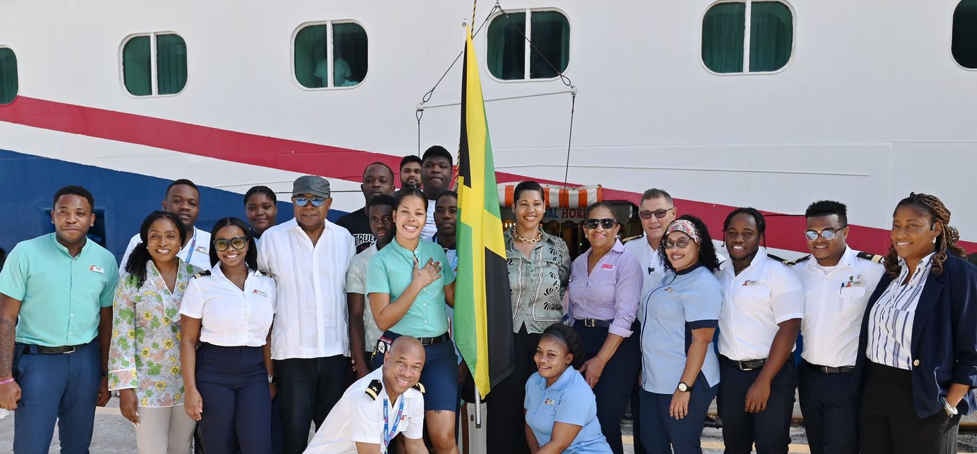 Image: Carnival Cruise Line team members with tourism minister Edmund Bartlett and Jamaica Tourism Cares taskforce member Joy Roberts (Photo Credit: Carnival Cruise Line)