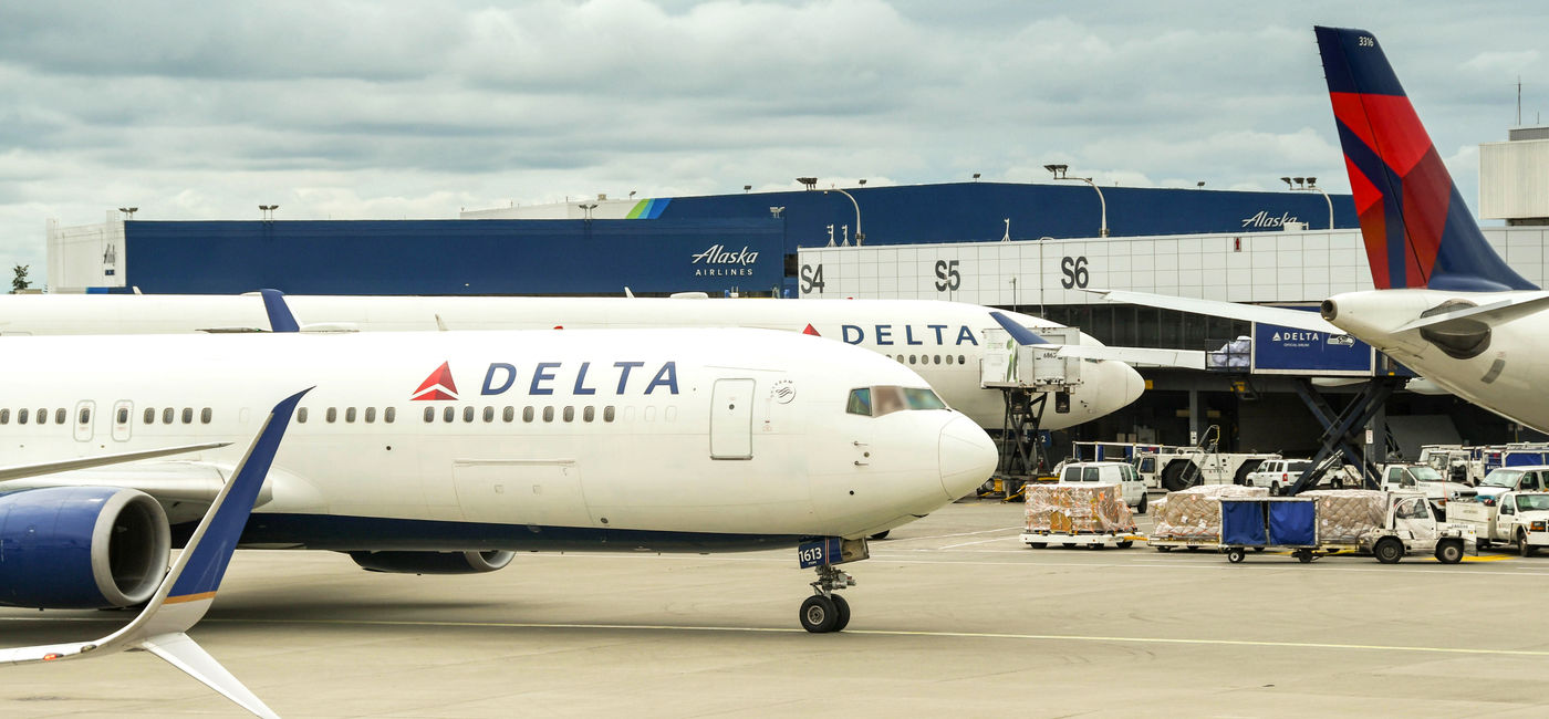 Image: Delta Air Lines plane at Seattle-Tacoma International Airport. (Photo Credit: Cerib/Adobe)