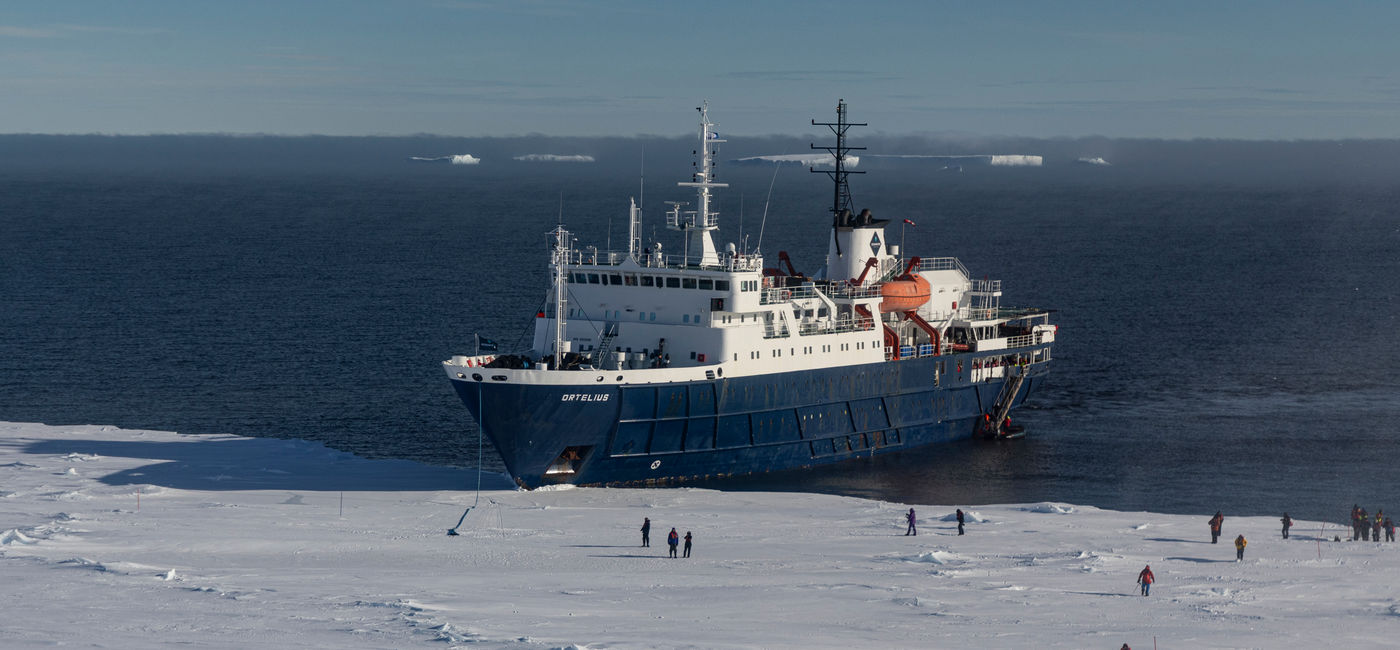 Image: Ice landing (Photo Credit: Sara Jenner/Oceanwide Expeditions)