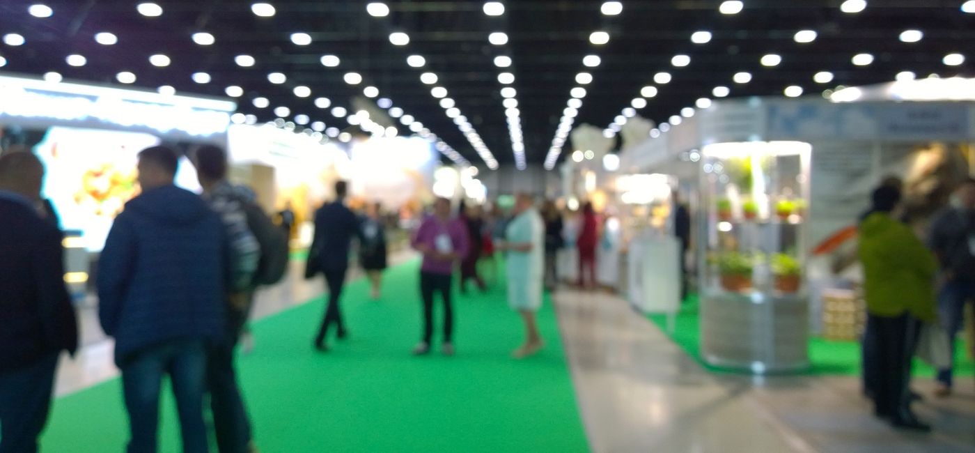 Image: People at a trade show. (Photo Credit: NVS my world / Adobe Stock)