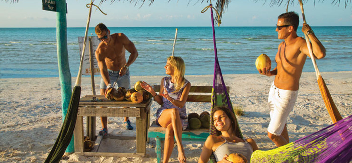 Image: Travelers are largely drawn to the Mexican Caribbean for its soft, white sand and brilliant turquoise waters. (Photo Credit: Mexican Caribbean Tourism Board)