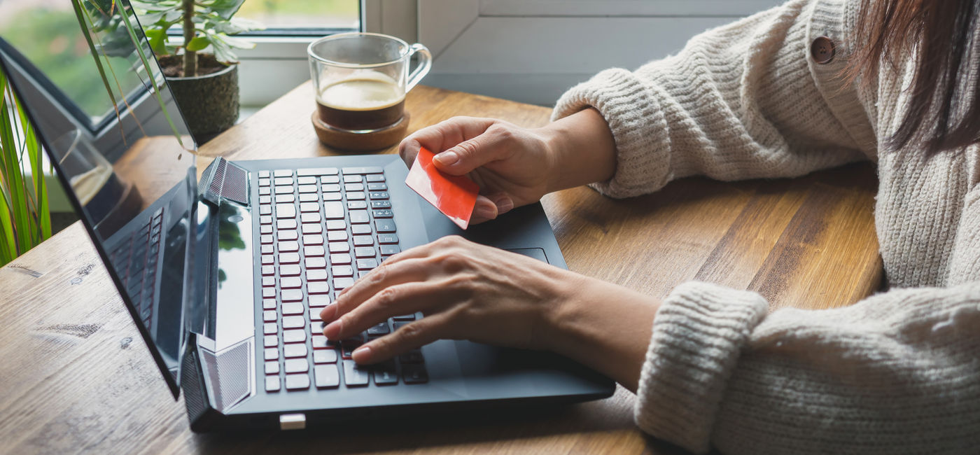 Image: Woman Black Friday shopping online. (Photo Credit: shintartanya/Adobe)