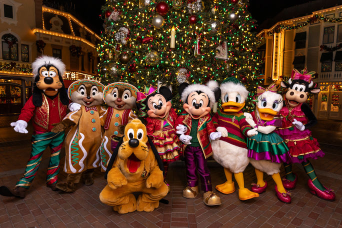 Mickey, Minnie and friends have new holiday outfits. Mickey, Minnie and friends have new holiday outfits.