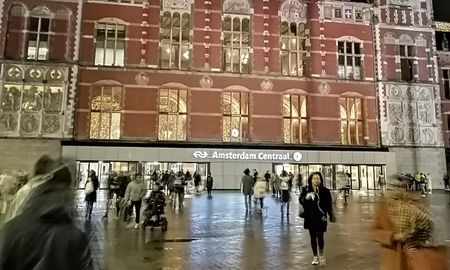 Amsterdam Centraal, Amsterdam train station