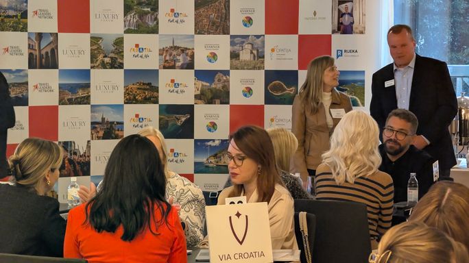 Travel Leadres International Luxury Forum in session Travel Leadres International Luxury Forum in session